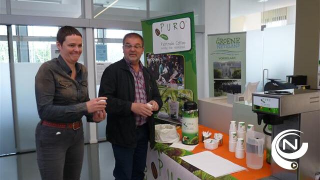 Schepenen schenken koffie en bakken pannenkoeken met Fair Trade Producten in Vorselaar 