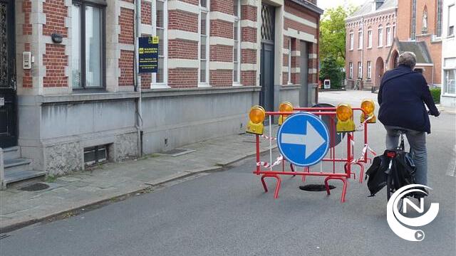 Gat in wegdek Kapucijnenstraat: kerkgangers kunnen moeilijk naar Paterskerk 