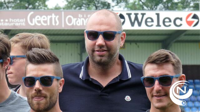 Spelers en sportieve staf KVC Westerlo met Incredible Glasses competitie in 