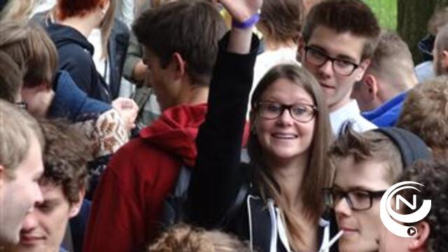 Parkrock ontstresst met 6 dj's en 3 lokale bands 1.200 scholieren : vlotte organisatie