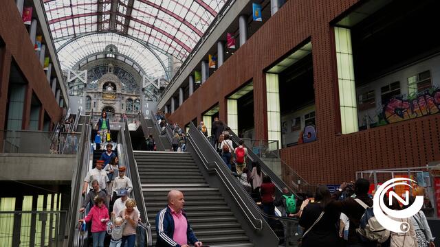 Verdachte pakketten doen Antwerpen-Centraal en Luchthaven Deurne ontruimen 