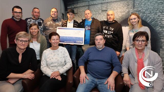 400 voetbalvrienden en FC Martinus zorgen voor reuzencheque 'Benefiet voor Piet' : €10.000