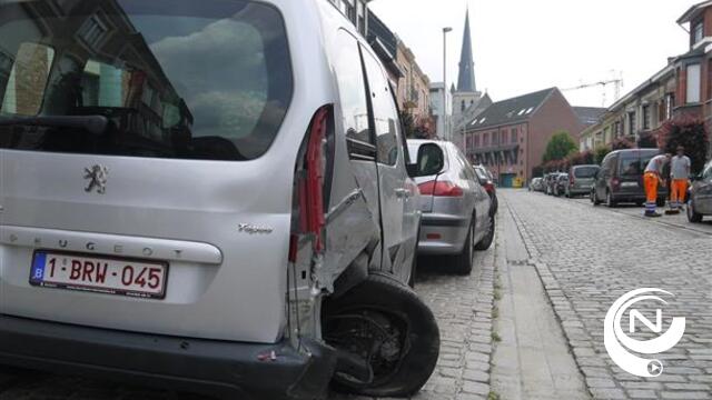 Dronken 20-jarige bestuurder rijdt 8 auto's aan in Gildenlaan Herentals