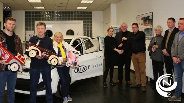 Dolgelukkige Jasmijn Leemans rijdt met Kia Picanto naar huis