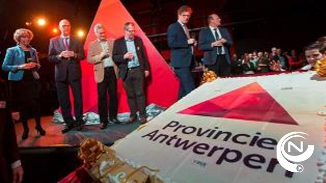 Regering zet mes in provincieraden