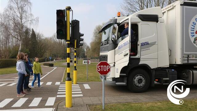 529 leerlingen volgen les over gevaren dode hoek bij vrachtwagens