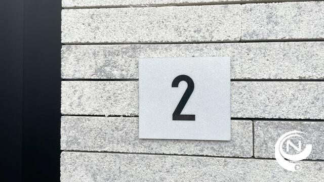 Proefproject rond reflecterende huisnummers in Laakdal