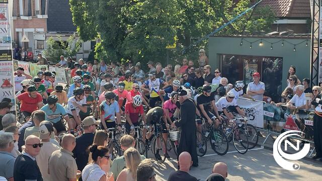 69e Retrokoers Kessel lokt massa fans : 'Welle genieten ieder moment' - Joske Willems knalpresentator  - extra foto's