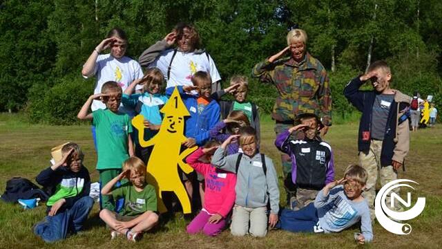 Kinderen in de huid van een soldaat tijdens Grobbendonkse Roefeldag