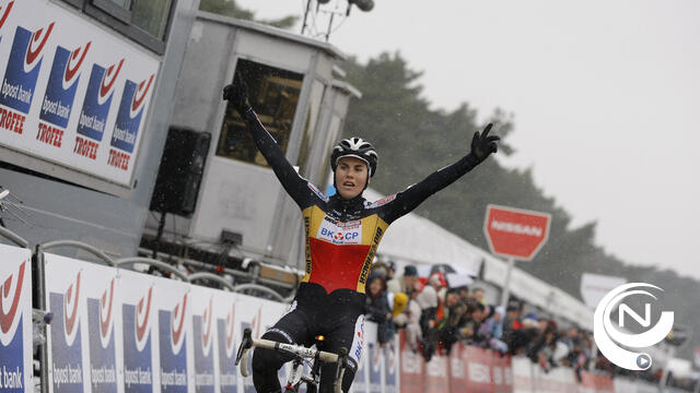 HFF : eregast Sanne Cant - kleurrijke huldiging