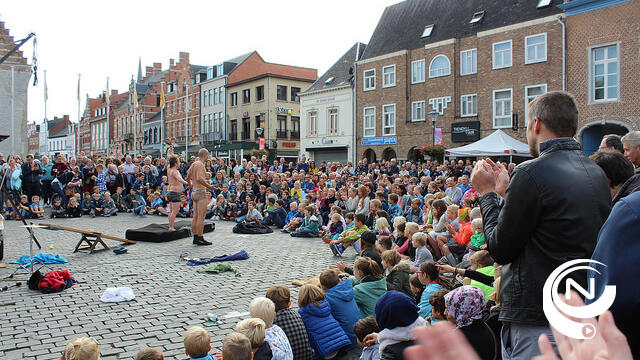 Opening cultureel seizoen lokt onder stralende zon massa fans naar Grote Markt