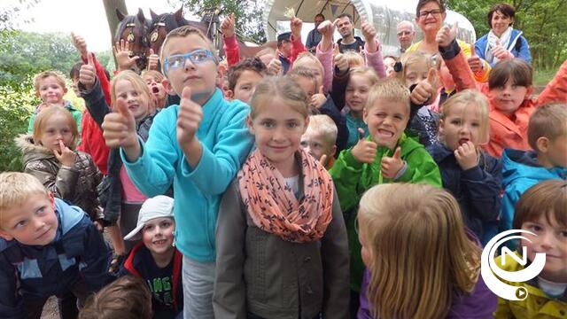Kinderen op schoolreis maken kennis met verhalen van Keizer Karel