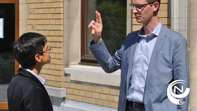 Burgemeester Seppe Bouquillon legt eed af bij gouverneur Cathy Berx