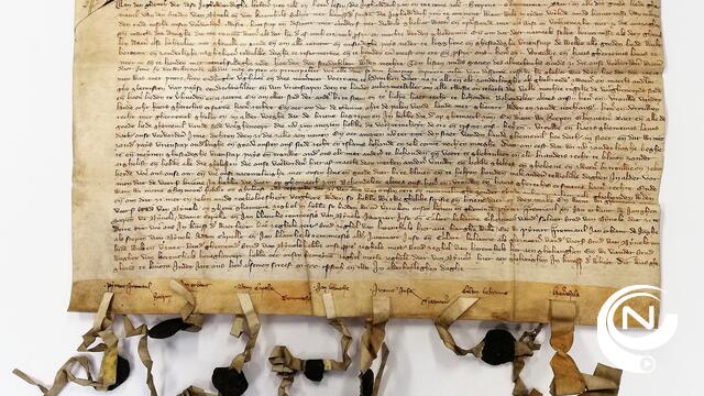 Rijksarchief draagt historische archieven over aan stad : over heksenprocessen en volkstellingen...