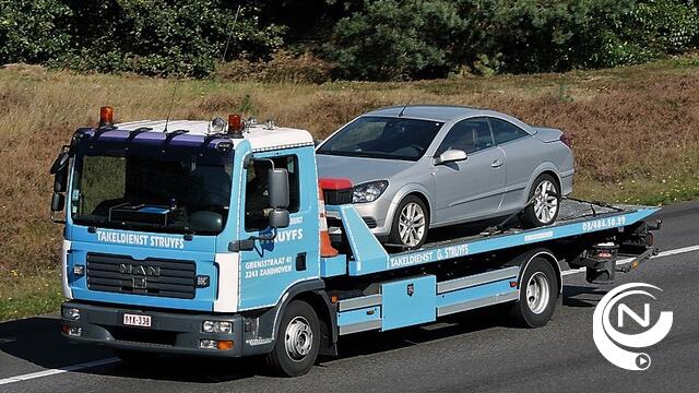 Fout geparkeerde wagens weggetakeld in Bovenrij voor Shop in Thals