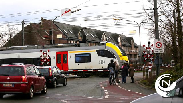 Ongeval aan spooroverweg station Herentals : treinverkeer Herentals-Turnhout verstoord - UPDATE
