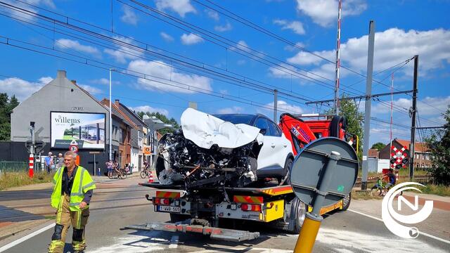 Trein botst tegen wagen aan spooroverweg Lichtaartseweg Herentals: geen gewonden, veel verkeershinder regio - UPDATE