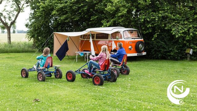 De herontdekking van staycation: 'Waarom de Vlaming afgelopen zomer massaal in eigen tuin kampeerde'