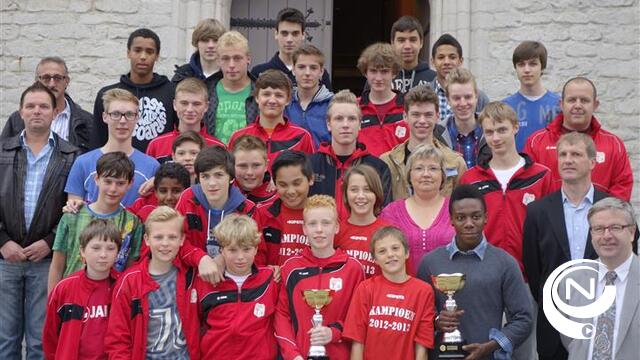 Stadsbestuur ontvangt kampioenenteams VC Herentals