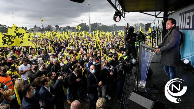 Heizelparking kleurt zwart-geel: protestrit van Vlaams Belang met duizenden auto's tegen Vivaldi-regering (in wording)  