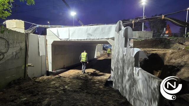 Nieuwe tunnelkoker onder spoorweg gelegd aan brug 't Vlietje-Molennete