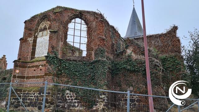 Kerkruïne Sint-Michiel onder handen genomen