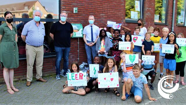 AED-toestel (W)Onderwijs kOsh ingehuldigd : 'Hartveiliger school én gemeente'