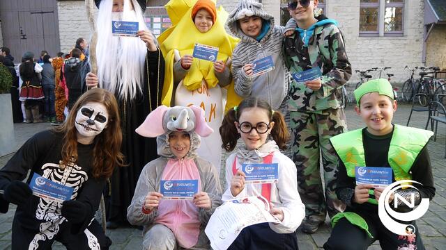 Basisschool (W)Onderwijs met doorregende  carnavalstoet