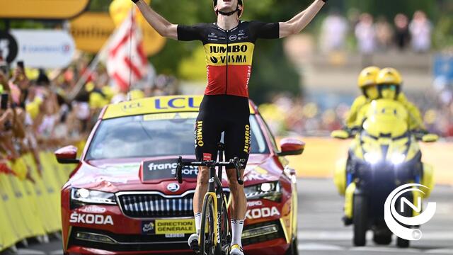 Monumentale Wout van Aert plant zijn Belgische vlag op de Mont Ventoux! 