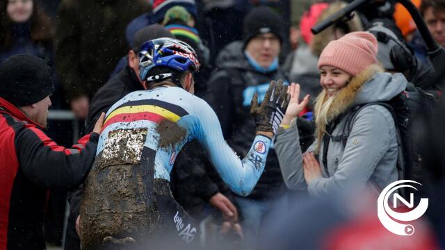Keizer Wout van Aert vliegt naar 3e wereldtitel op rij - foto's