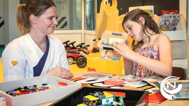 Appie’s Legobib brengt troost en speelplezier op Planeet Goudgeel @ Ziekenhuis Geel