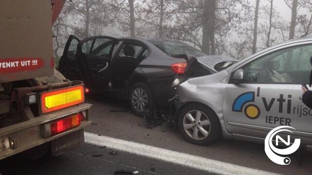 Zware kettingbotsing op A19 ter hoogte van Zonnebeke : minstens 1 dode,  5 zwaargewonden