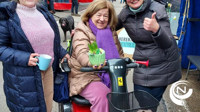 Herentalse Zwerfpoezen vzw steun campagne : gezellig paaskraam op marktje trekt veel sympathisanten