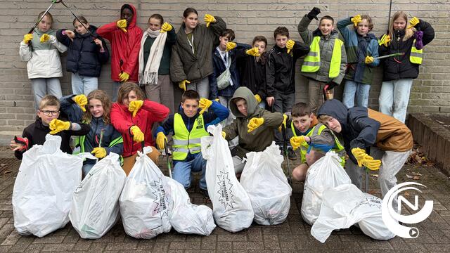 Kinderraad Mol ruimt zwerfvuil op in Centrum: bijna 6 zakken afval in 2 uur