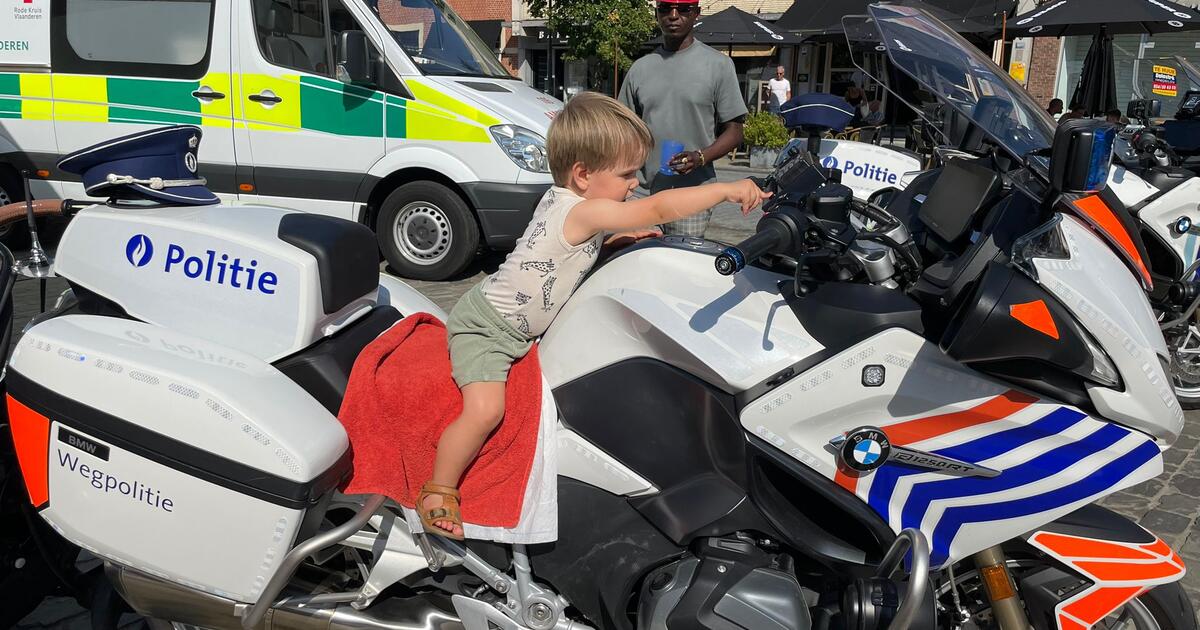 Gaston op de politie moto - afchief NNieuws