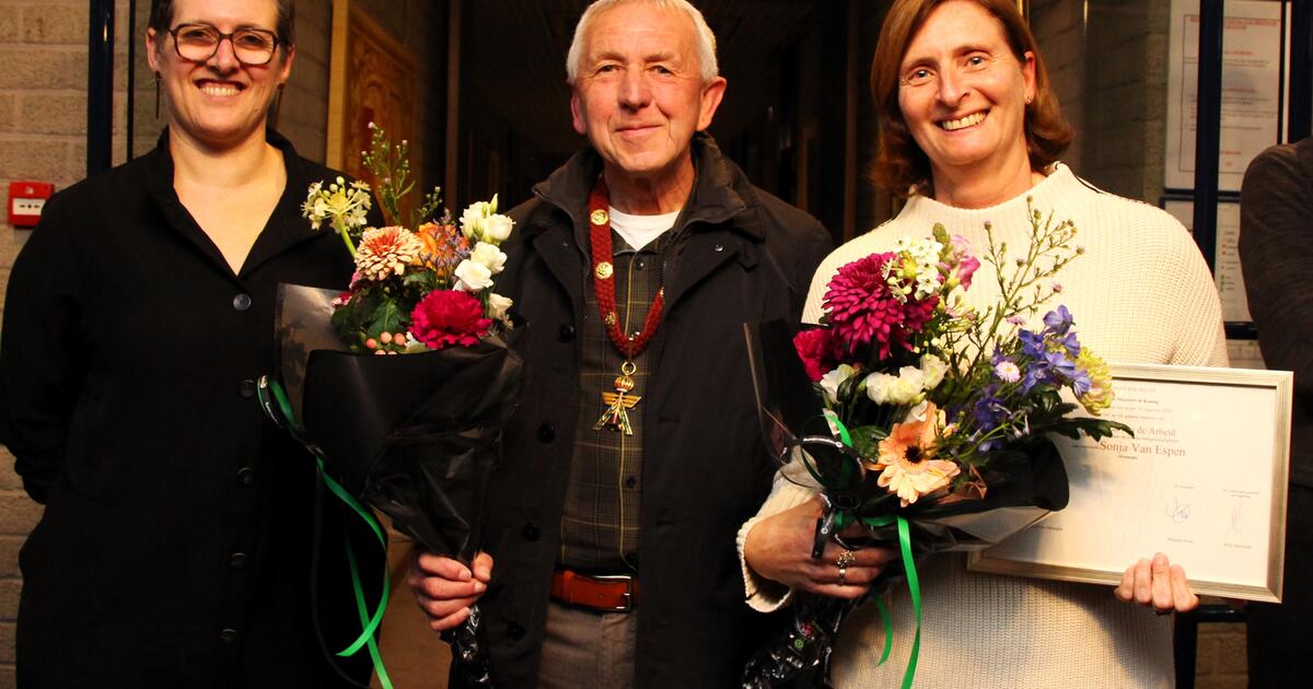 Sonja Van Espen Zonesecretaris Lokale Politie Neteland :  gouden ereteken van Laureaat van de Arbeid sector politie- en civiele veiligheidsdiensten 