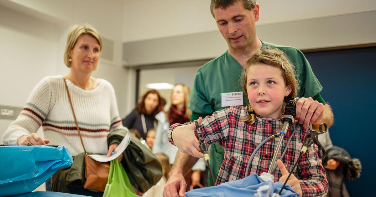 Op zondag 19 oktober organiseert AZ Turnhout een grote opendeurdag. Tussen 10 en 17 uur zijn bezoekers welkom op beide campussen voor een unieke kijk achter de schermen van het ziekenhuis.     Meer dan 40 ziekenhuisdiensten nemen deel aan een boeiend kijk-en-doe-parcours voor jong en oud.