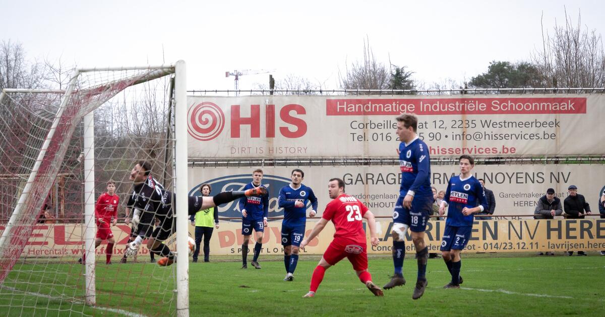 SKS doelman Maes met een wereldsave