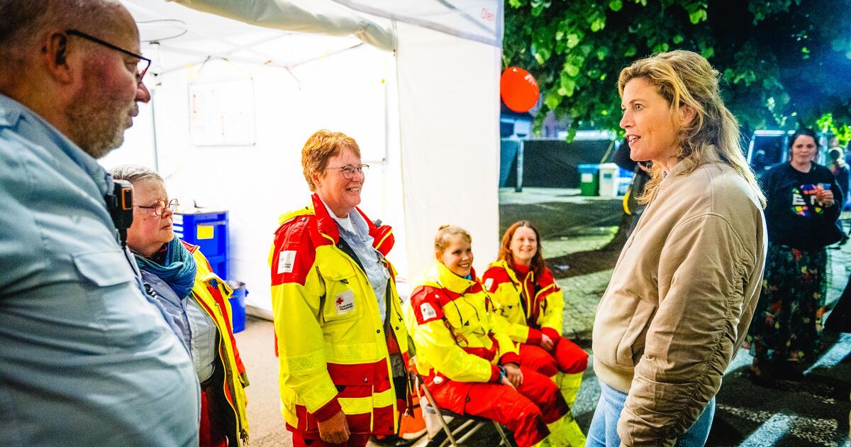 Gladiolen kreeg vanavond minister Annelies Verlinden van Binnenlandse Zaken op bezoek.  De bekende politica kreeg een gedetailleerde rondleiding voor en achter de schermen.