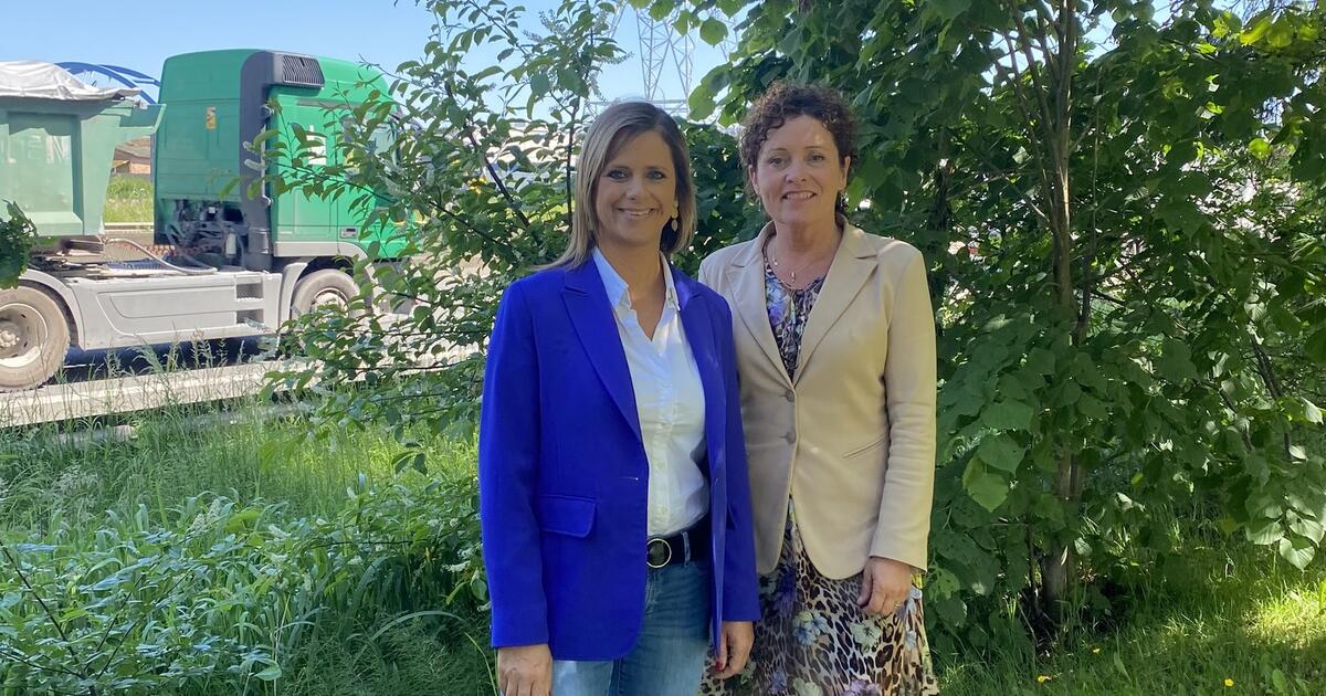 Burgemeester Marianne Verhaert en Vlaams minister Lydia Peeters  aan de E313 Bouwel.